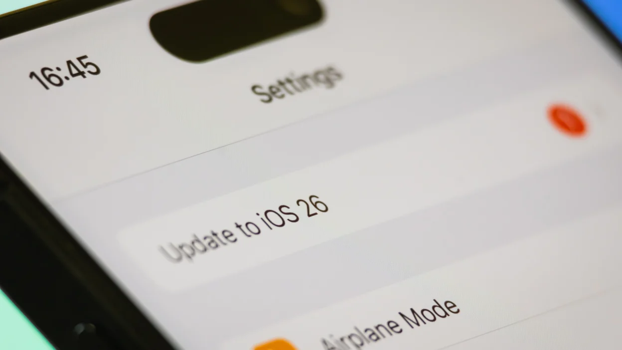 Apple just dropped iOS 26, and honestly, this one feels like the iPhone